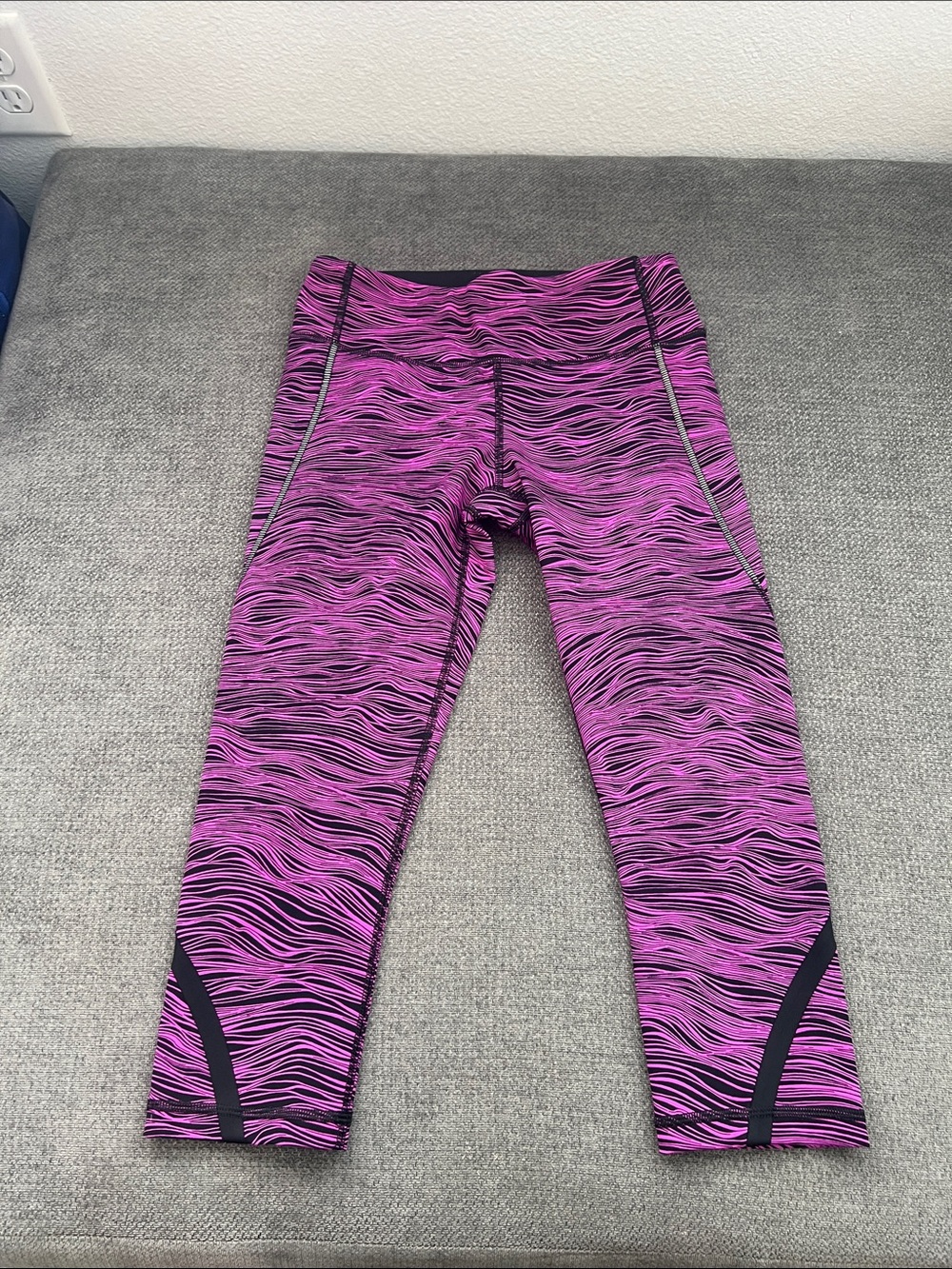 lululemon Pink and Black Wave-Print Capri Leggings